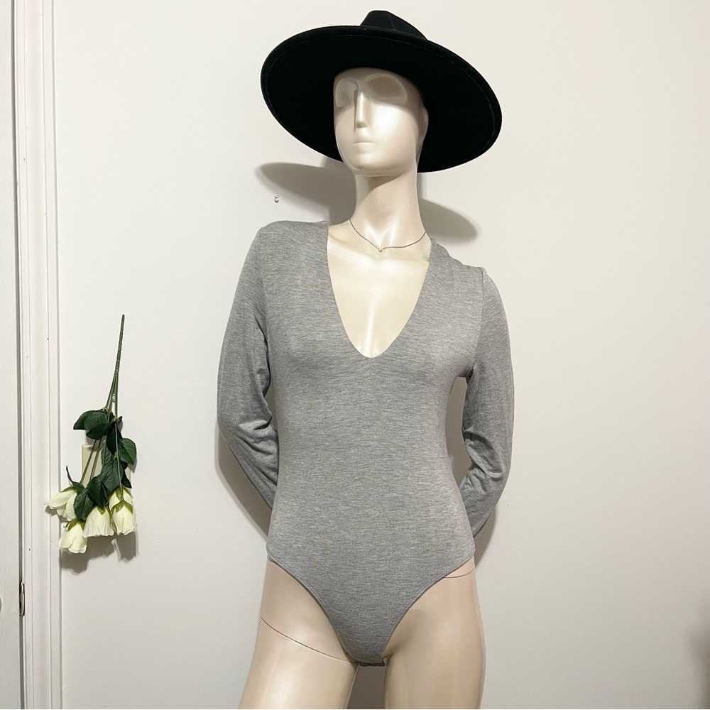 201 🎀 Gray Long Sleeve Bodysuit 🎀
